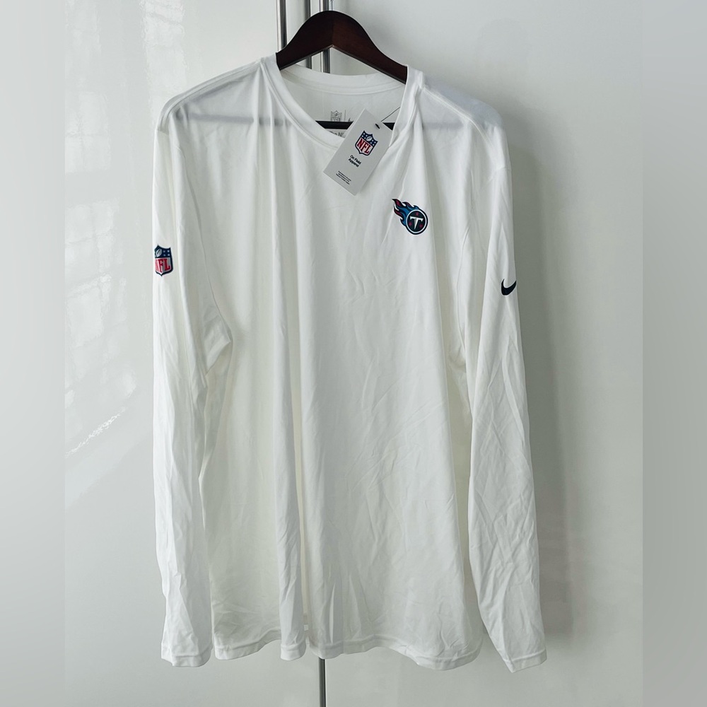 NWT Nike Drifit Long Sleeve Tennessee Titans. NFL On Field Apparel